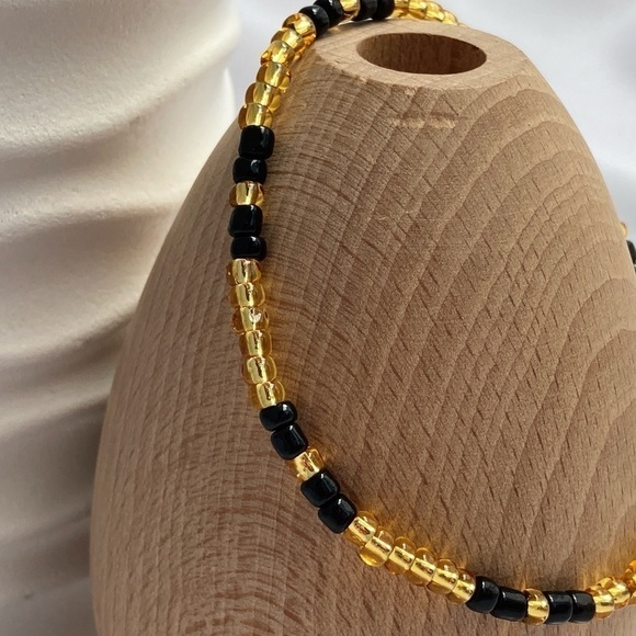 Stretch Beaded Anklet Gold & Black - Picture 2 of 11